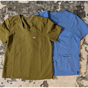 2 Figs Women's Technical Collection Scrub‎ Top Ceil Blue Casma Pocket V-Neck  M